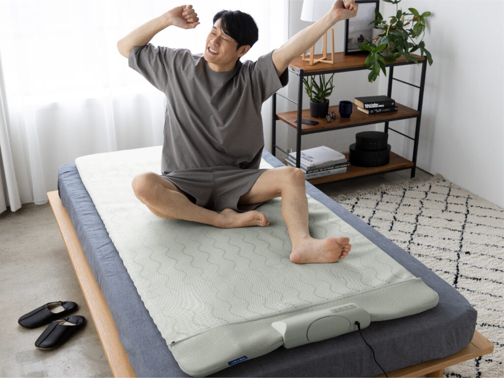 汗ばむ季節に寝汗対策を。寝具の熱のこもりを抑える「快眠マットSOYO シングル」発売