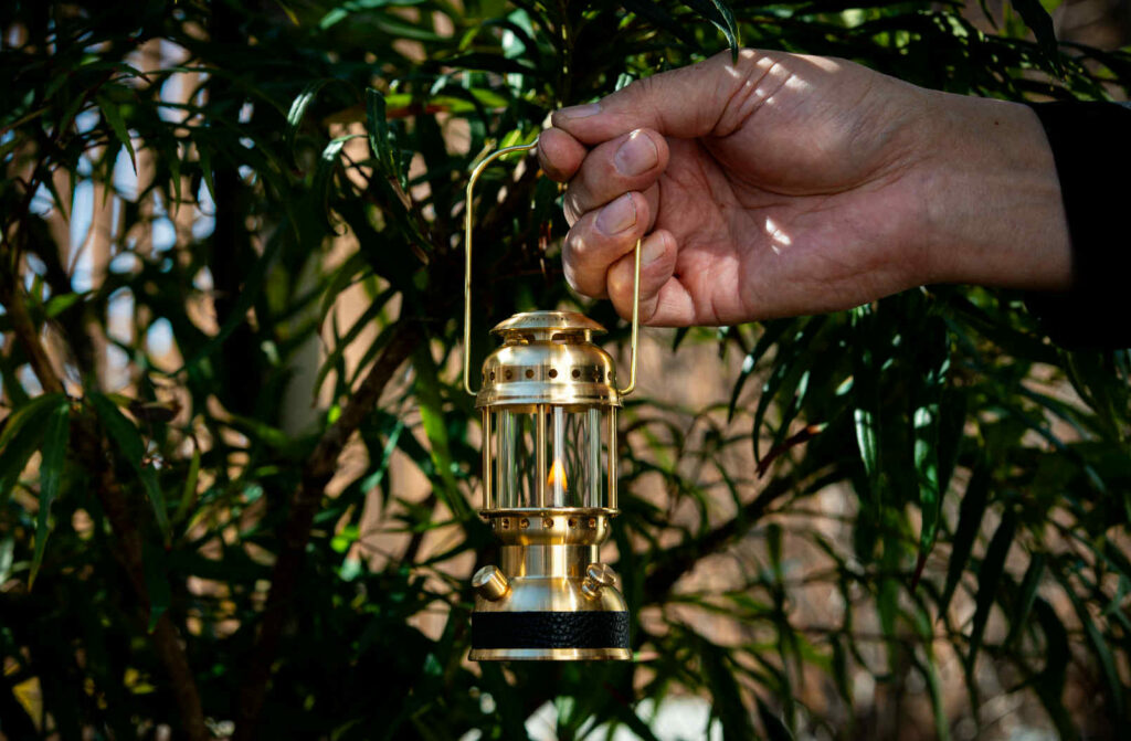 LEDとオイル、2wayで使える真鍮職人の革新的カスタムパーツ